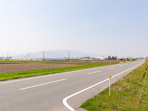 長島I.C.から車で約2分の好立地